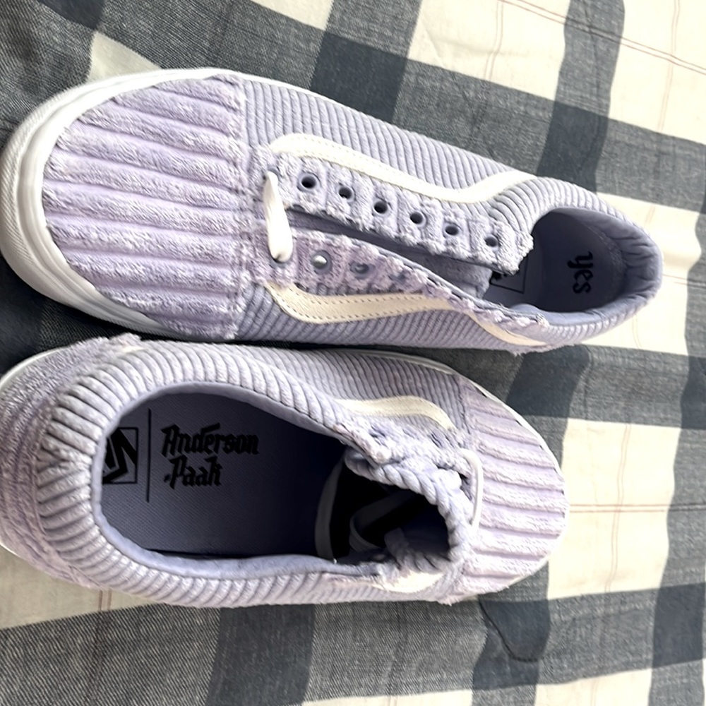 Vans, this shoe is a 10 in men, and it’s a purple/pink color
